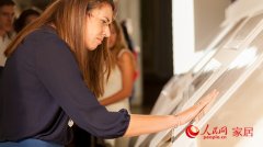 他被大理石瓷砖纹理的仿实度和呈现的细腻色彩